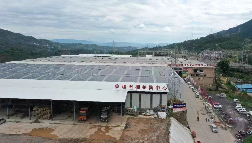 四川凉山专业合作社建果蔬气调保鲜库，每年卖万吨石榴到国外